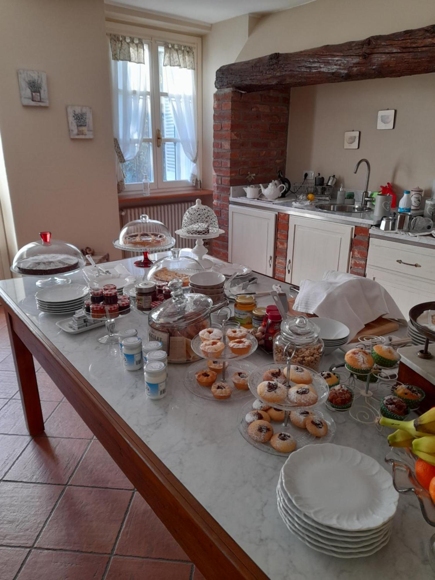 Tenuta Degli Angeli Rossi Asti Habitación foto